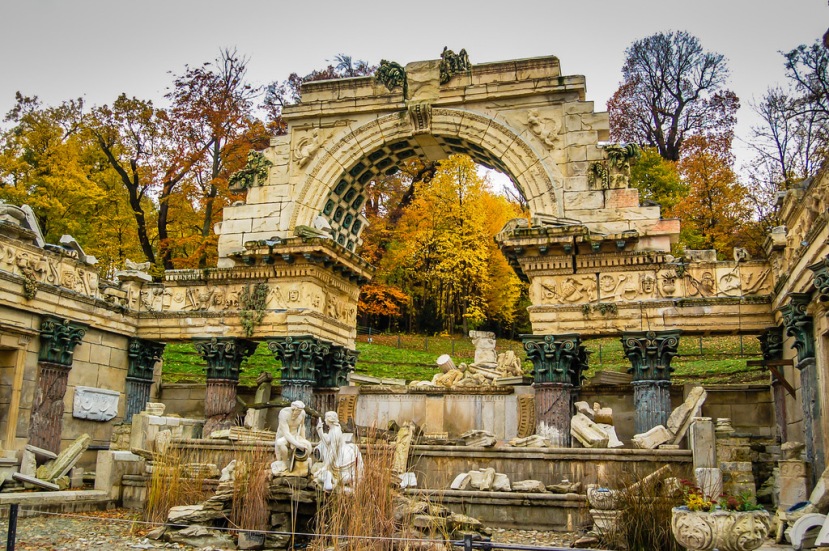 Imagini pentru Grădinile palatului Schonbrunn  Ruinele romane