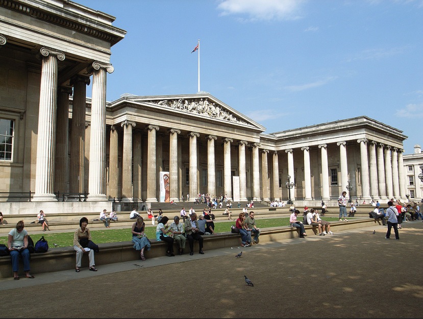 Curtea de intrare la British Museum. Foto: SteveCadman/flickr link:https://www.flickr.com/photos/stevecadman/246304469/in/photostream/