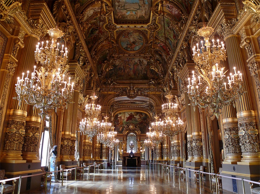 Marele foyer al Operei Garnier. Foto: http://upload.wikimedia.org/wikipedia/commons/2/27/Op%C3%A9ra_Garnier_-_le_Grand_Foyer.jpg