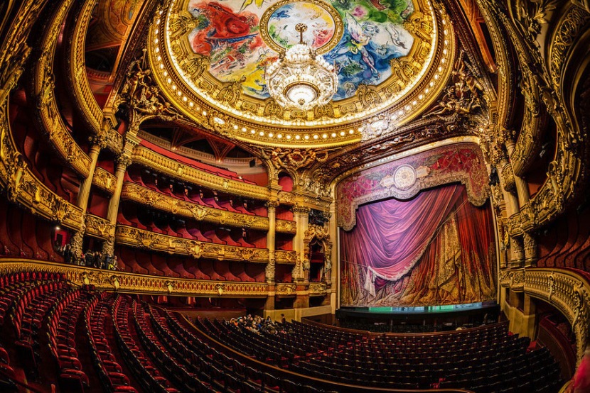 Sala de spectacol a Operei Garnier. Foto ultrafisheye.