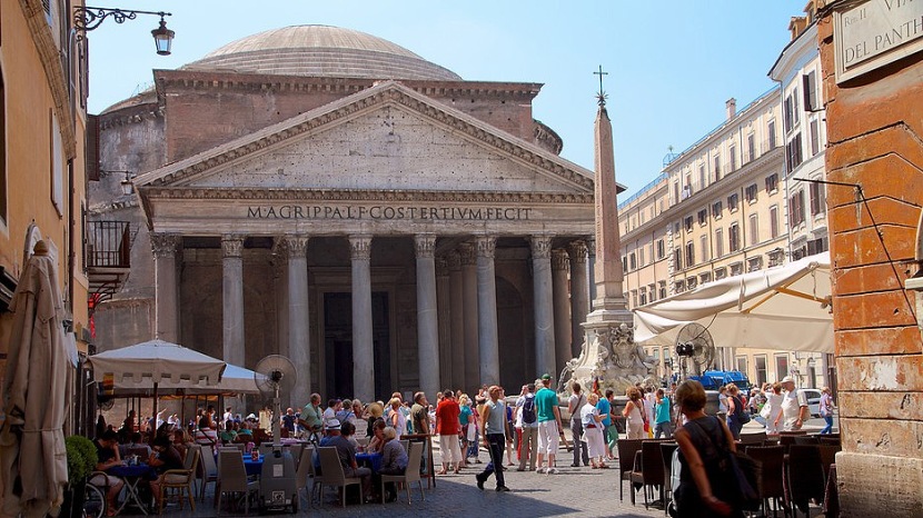Pantheonul (original) din Roma, ~100AD, Arh/ing. Apolodor din Damasc. Foto: http://media.expedia.com/media/content/shared/images/travelguides/destination/179899/Pantheon-20362.jpg