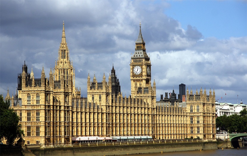 Parlamentul Britanic in Stil Neogotic, Foto: Romy Maczek http://impschool.gr/lykeio/team2/images/europh/bigbenn/palace_of_westminster_big_ben_houses_of_parliament_london_englan.jpg
